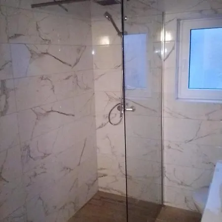 Apartmani Mira *
