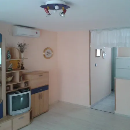Apartmani Mira * Vir