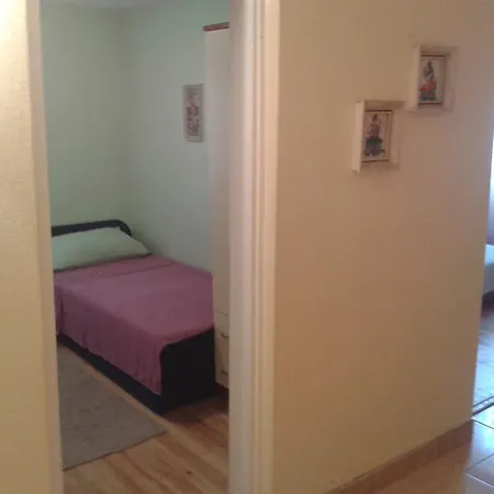 Apartmani Mira * Vir