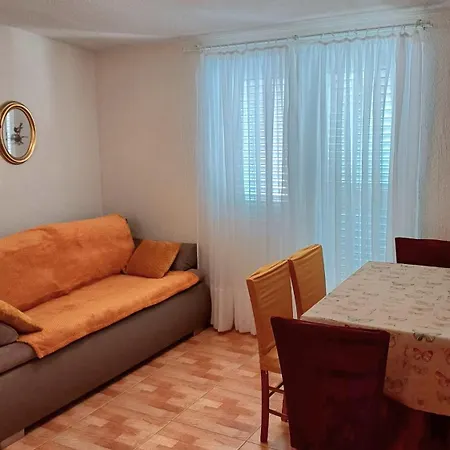 Apartment Mira Vir