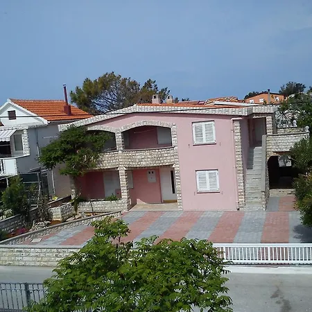 Mira *
