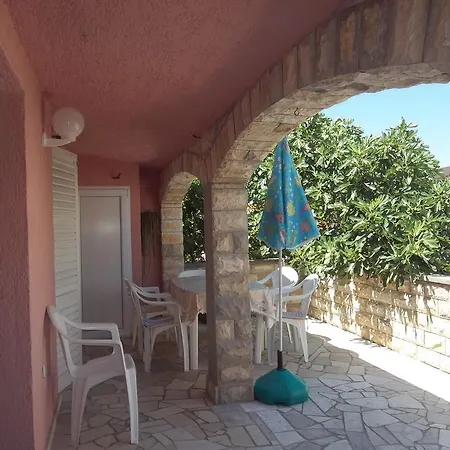 Mira Apartment Vir